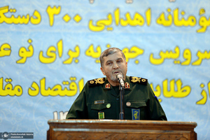 رزمایش کمک مومنانه با اهدای ۳۰۰ دستگاه ویلچر به بهزیستی در حرم امام  خمینی (س)