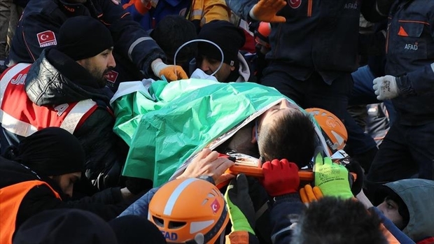 نجات معجزه‌آسای مادر و پسر پس از 101 ساعت از زیر آوار زلزله در ترکیه