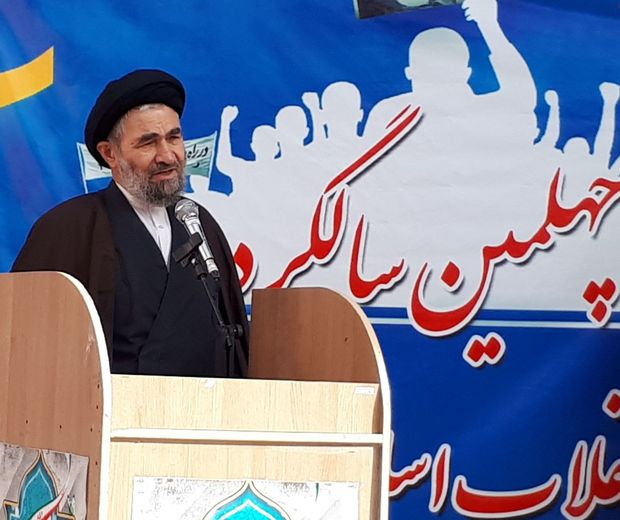 امام خمینی (ره) حکومت دینی را به پشتوانه ملت ایران تشکیل داد