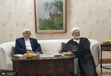 مهدی کروبی در دیدار عارف معاون اول رئیس‌جمهور: بی توجهی دولت به شعارهای زمان انتخابات، موجب ناامیدی مردم می‌شود/ مشکلات مردم خیلی سخت تر از سالهای گذشته شده است