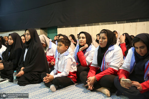 تجدید میثاق جمعی از جوانان هلال احمر با آرمان های حضرت امام خمینی (س)