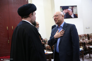 تجدیدمیثاق رئیس و جمعی از کارکنان بنیاد مستضعفان با امام راحل