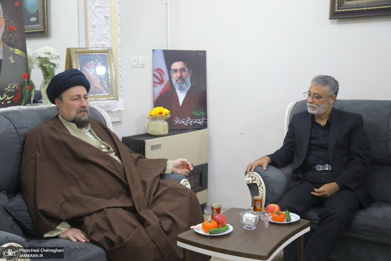 حضور آیت الله سید حسن خمینی در منزل پدر شهید موسوی