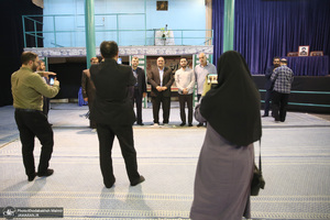 بازدید جمعی از شرکت کنندگان نشست تخصصی مسئولین وکارشناسان دیرخانه شورای فرهنگ عمومی استانها از بیت امام خمینی (س) در جماران