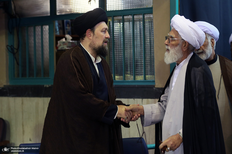 مراسم تشییع آیت الله حسن صانعی (ره) از حسینیه جماران - 2