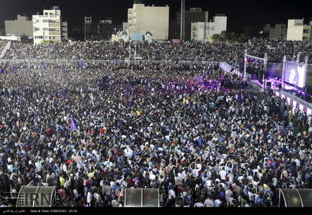 هواداران روحانی در شیراز، پیروزی او را جشن گرفتند