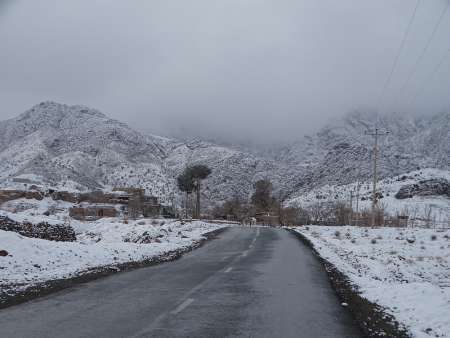 بارش برف و لغزندگی جاده های خراسان جنوبی