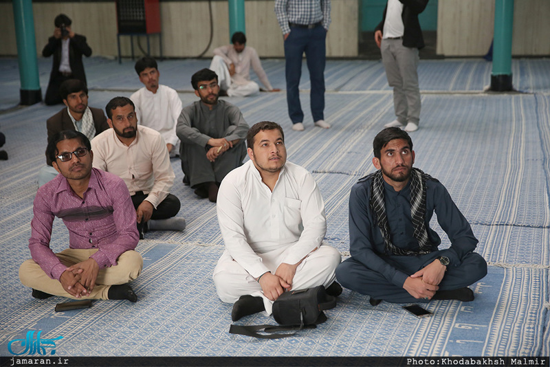 بازدید جمعی از دانشجویان زبان فارسی از کشورهای هند، پاکستان ،عراق ، سودان،مالزی از بیت امام در جماران