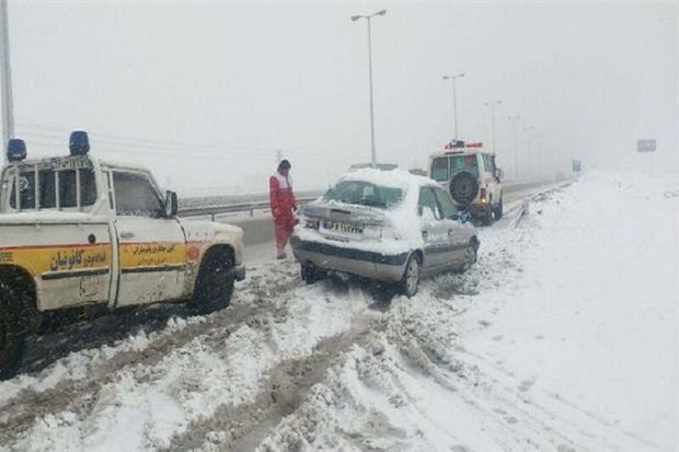 سقوط بهمن باعث بسته شدن مقطعی جاده سقز به بانه شد