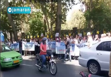 تجمع اعتراضی جمعی از ناظران نظام مهندسی در مقابل شورای اسلامی شهر تهران