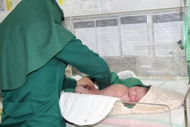 نوزاد مادر یزدی مشکوک به ابتلاء کرونا، به زندگی لبخند زد
