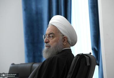 افشاگری جدید حسن روحانی از ماجرای گرانی بنزین و اعتراضات: من واقعا از زیرنویس شبکه خبر فهمیدم بنزین دیشب گران شده! رئیسی اولین کسی بود که توییت زد و مخالفت کرد، در حالی که نامه سران قوا را با خط خودش امضا کرده بود!  