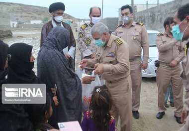 رزمایش کمک‌های مومنانه برای یاری رسانی به محرومان در کنارک برگزار شد