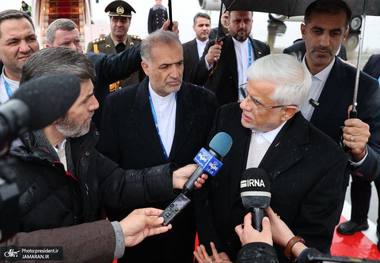 معاون اول رئیس‌جمهور وارد مسکو شد/ عارف در جمع خبرنگاران: ضرورت استفاده از مزایای عضویت در سازمان شانگهای به نفع صلح، آرامش و دوستی بین ملت‌هاست