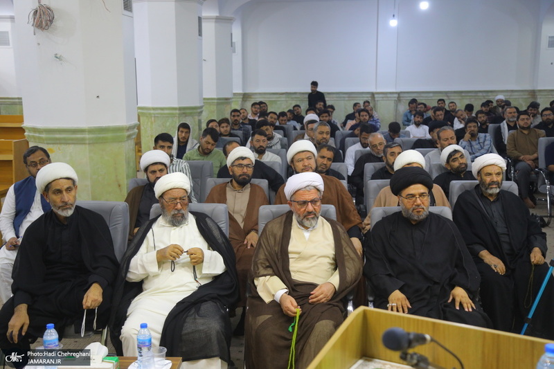 نشست «قرآن و عترت، محور اتحاد مسلمانان در اندیشه امام خمینی(س)» به زبان اردو