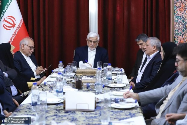 عارف: رابطه خوب دولت با رهبر معظم انقلاب سرمایه‌ای برای دولت در حل مشکلات اساسی کشور است/ آیت‌الله هاشمی رفسنجانی همواره به دنبال همگرایی و رساندن مردم و جمهوری اسلامی ایران به جایگاه واقعی و در شأن ملت ایران بود/ دولت چهاردهم در خدمت بخش خصوصی است