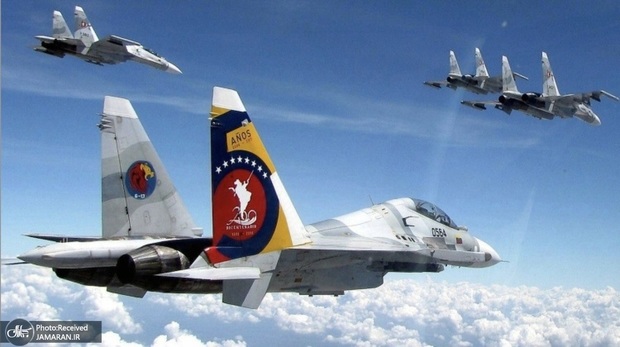 قدرت نمایی جنگنده‌های سوخو۳۰ ونزوئلا در روزهای تنش با آمریکا + فیلم