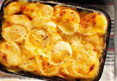 طرز تهیه یک غذای فوری با دو عدد سیب زمینی