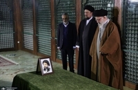 حضور رهبر انقلاب اسلامی در حرم بنیانگذار جمهوری اسلامی ایران (10)