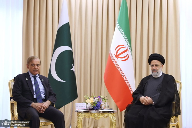  رئیسی در دیدار نخست‌ وزیر پاکستان: ایران برای گسترش روابط با پاکستان حد و مرزی قائل نیست
