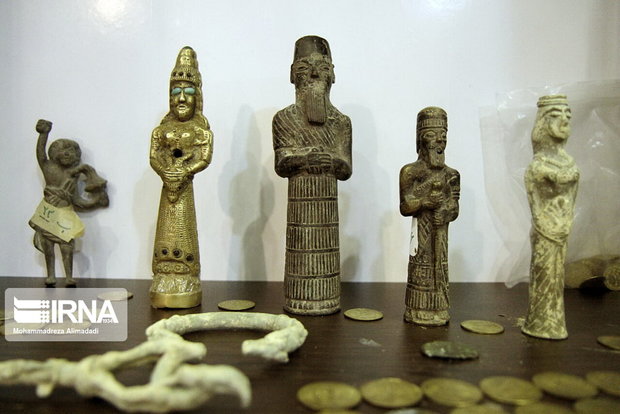 ۱۰۲۶ قطعه اشیا تاریخی و بدل در فارس کشف شد