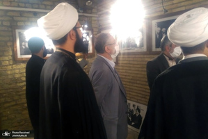 بازديد اعضای كنسولگری جمهوری اسلامی ايران از بیت تاریخی امام در نجف