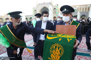 آیین تعویض پرچم گنبد حرم حضرت معصومه(س) و آغاز دهه کرامت