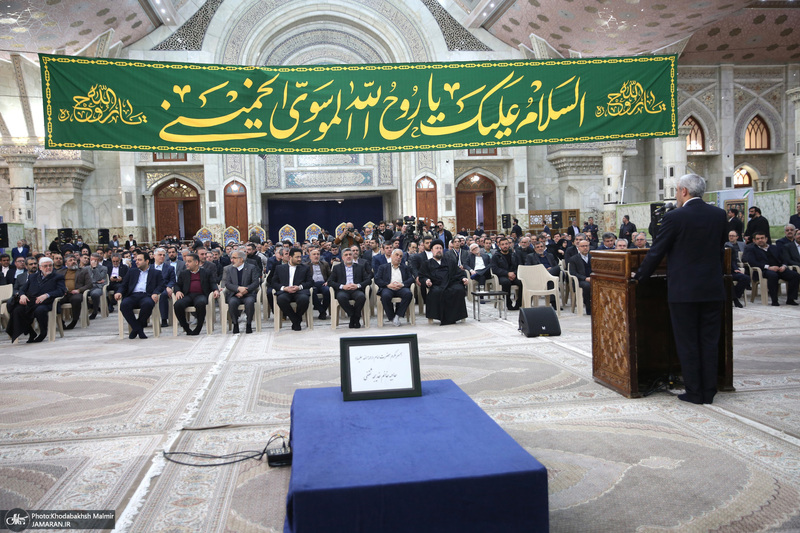 دیدار وزیر اقتصاد  جمعی از مدیران بانک ها با سید حسن خمینی