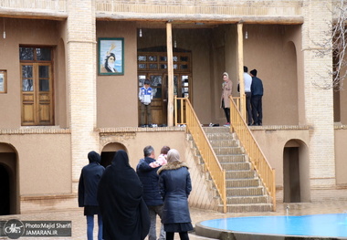 بازدید مسافران نوروزی از بیت تاریخی حضرت امام خمینی(س) در خمین 