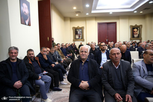دیدار  رئیس و جمعی از اعضای اتاق اصناف تهران‌ با سید حسن خمینی