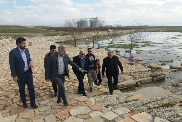 اداره راهداری نسبت به بازسازی جاده کوزران اقدام کند