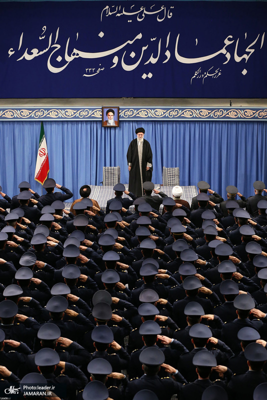 دیدار جمعی از فرماندهان و کارکنان نیروی هوایی ارتش با فرمانده معظم کل قوا