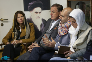 دیدار  گردشگران آلمانی و اتریشی با حجت الاسلام والمسلمین دکتر مقدم 