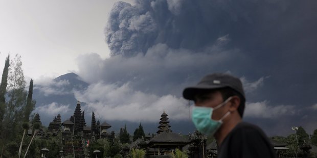 آتشفشان اندونزی در آستانه فوران+ تصاویر