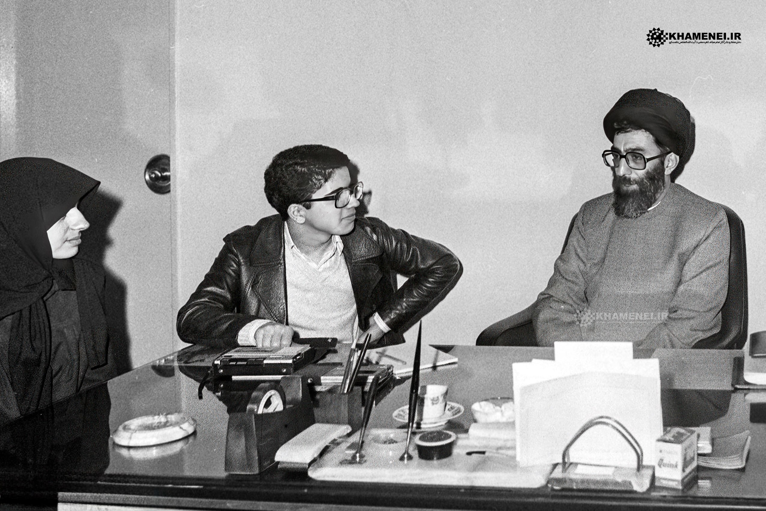 شوخی شهید سلیمانی با خبرنگار صداوسیما در عملیات آزادسازی بوکمال/ داری با من مصاحبه‌ می‌کنی؟! شیطنت می‌کنی!