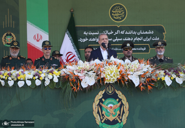 پزشکیان: ارتش دژ مستحکم حکومت و ملت ایران است/ وجود ارتش آماده و قوی، موجب شده ایران در منطقه گفتمان خود در ایجاد ارتباط، صلح و آرامش را با قدرت اعمال کند