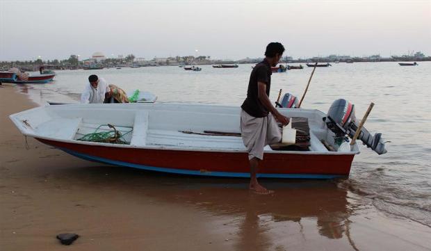 صیادان جزیره گناوه اسکله می خواهند