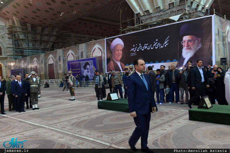 ادای احترام وزیر دفاع ارمنستان به مقام شامخ بنیانگذار جمهوری اسلامی ایران 