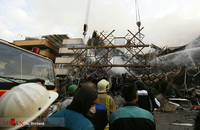 تلاش آتش نشانان و نیروهای امدادی در پی حادثه پلاسکو 