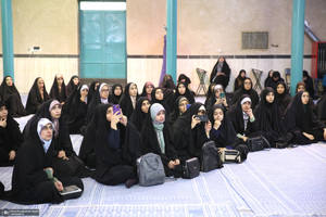 بازدید جمعی از دانشجویان دانشگاه فرهنگیان اراک از بیت امام خمینی (س) در جماران