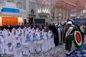 جشن عبادت و تکلیف فرزندان کارکنان معاونت پشتیبانی سپاه در حرم امام خمینی (س)