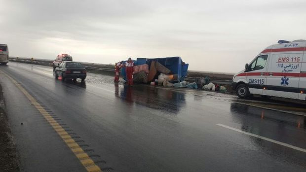 واژگونی خودرو در غرب سبزوار 2 مصدوم برجای گذاشت