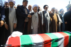 تشییع مرحوم آیت الله عباسعلی سلیمانی (ره) در حرم مظهر حضرت معصومه (س)