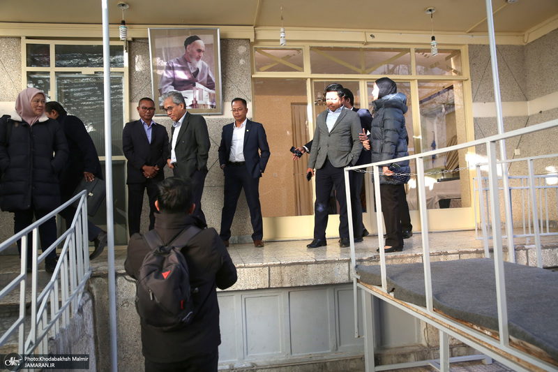 بازدید محمد بن سیو وزیر کشاورزی  و امنیت غذایی کشور مالزی از  بیت امام خمینی (س) در جماران