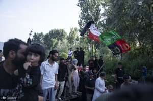 عزاداری سنتی کشمیری‌ها روی قایق