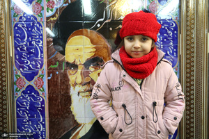 بازدید جمعی از دانش آموزان از بیت امام خمینی (س) در جماران