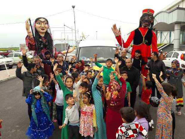 کاروان مهر تئاتر خوزستان به کمک مردم سیل زده شوش رفت