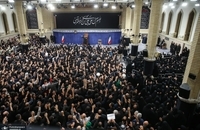 تصاویری از رهبر انقلاب در مراسم امروز حسینیه امام خمینی (4)