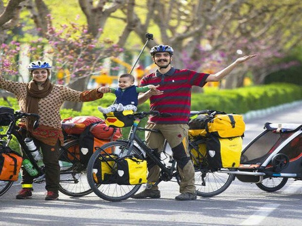 زوج دوچرخه سوار مشهدی به قائمشهر رسیدند