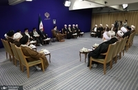 دیدار دست‌اندرکاران همایش بین‌المللی علامه میرزای نائینی با رهبری (3)